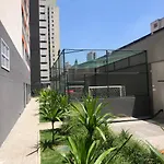 Loft aconchegante com piscina a um passo do metrô